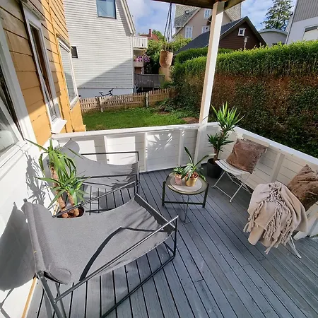 Spacious And Central Apartment With A Private Garden, Free Parking And Ev Recharging Stavanger Exterior photo