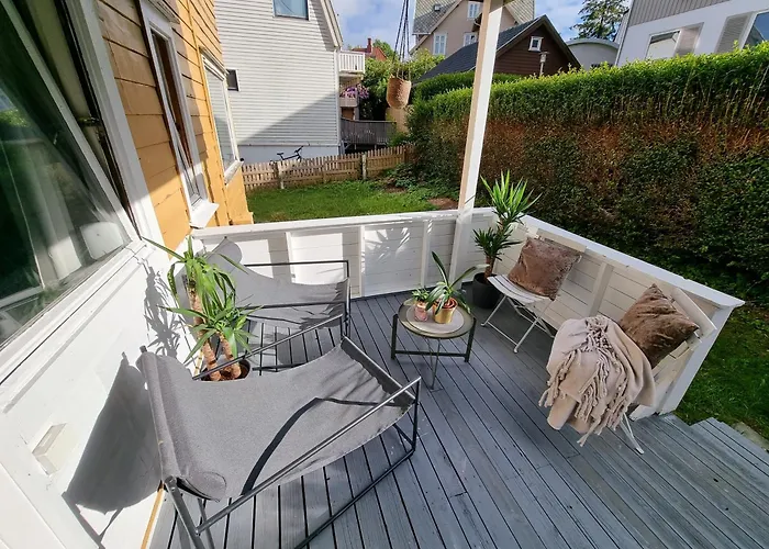 Spacious And Central Apartment With A Private Garden, Free Parking And Ev Recharging