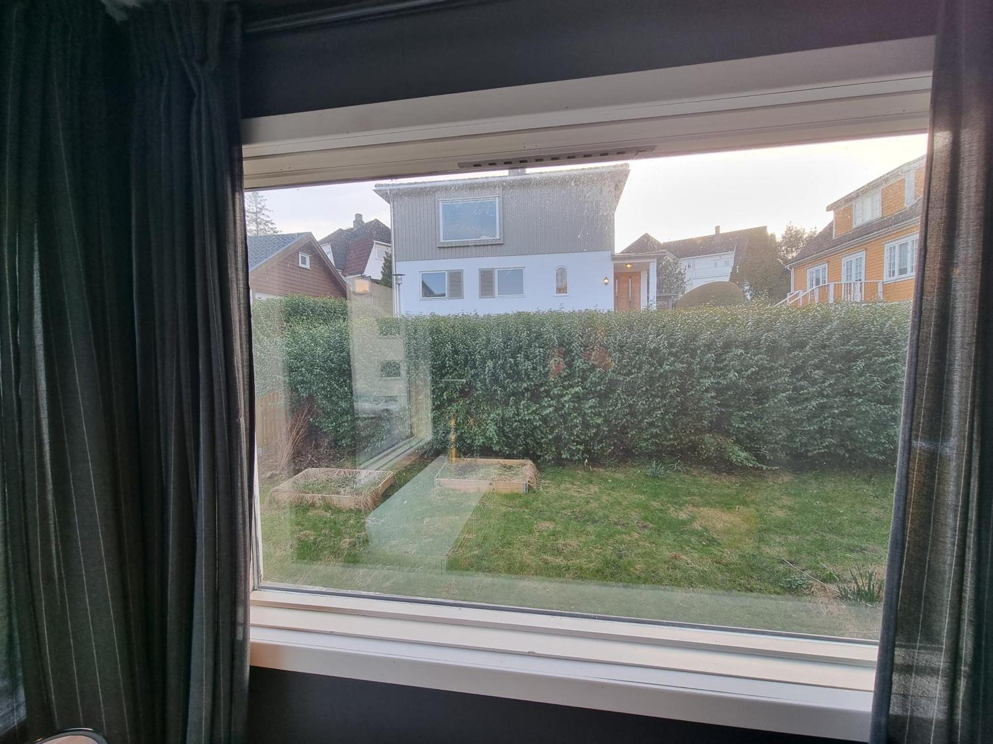 Apartment Spacious And With A Private Garden, Free Parking And Ev Recharging *