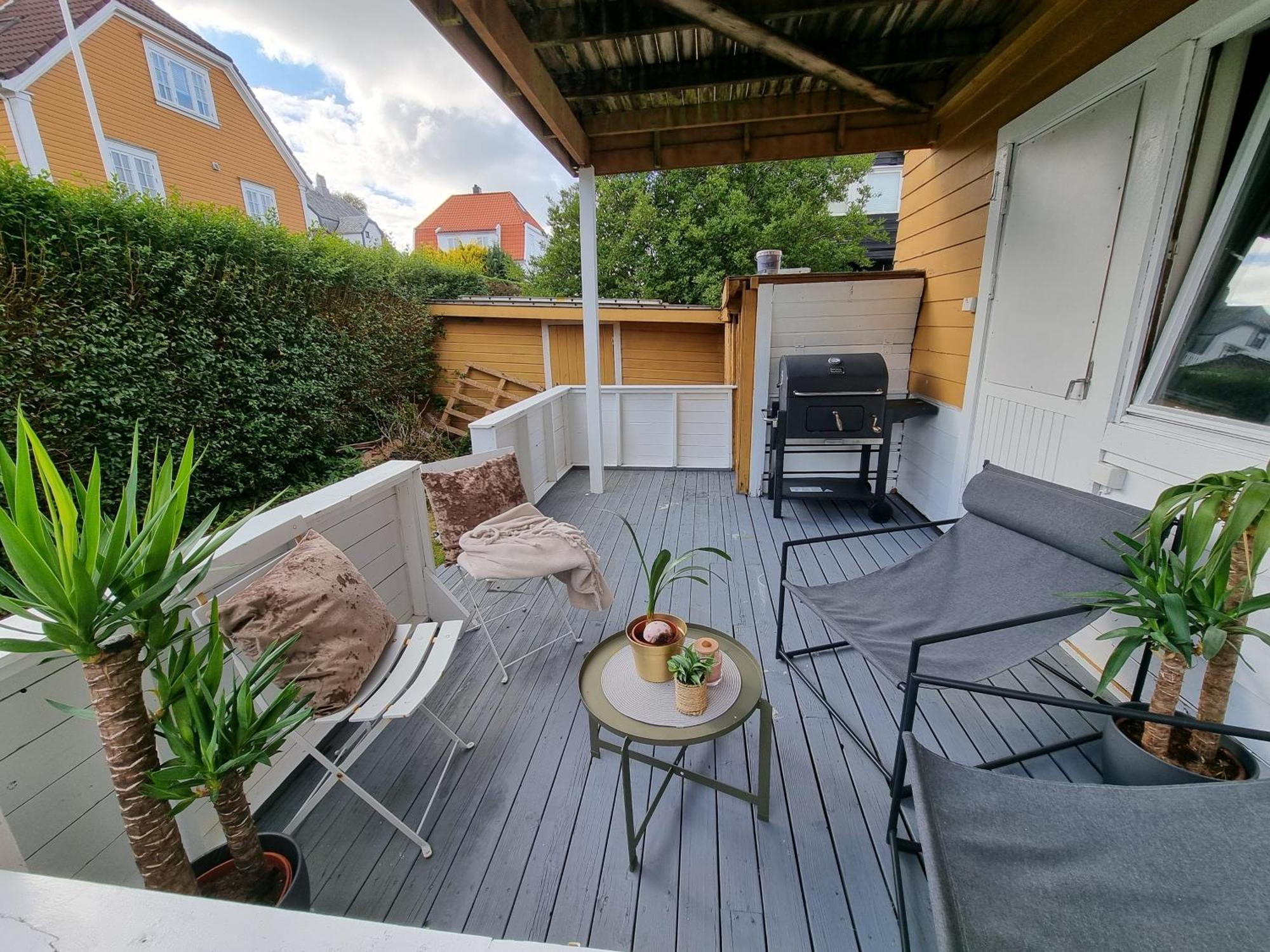 Apartment Spacious And With A Private Garden, Free Parking And Ev Recharging Stavanger